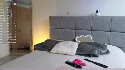 IG Soffimoon   I THANK YOU FOR LEAVING YOUR FOLLOW online show from April 2, 8:28 pm