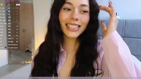 Snapshot of soffimoon_ chatting on May 19, 8:37 pm IG Soffimoon I THANK YOU FOR LEAVING YOUR FOLLOW online show from May 19, 8:37 pm