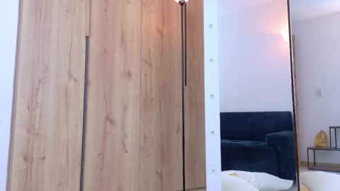 sofhia cruz online show from September 18, 7:49 pm