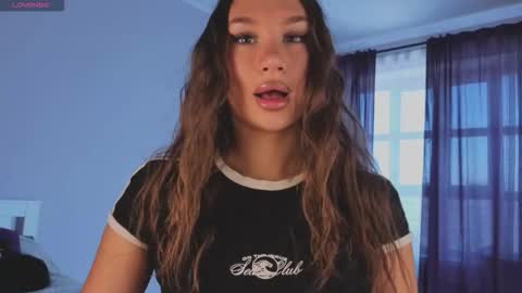 Snapshot of sofi___love chatting on February 5, 11:15 am Sofi online show from February 5, 11:15 am