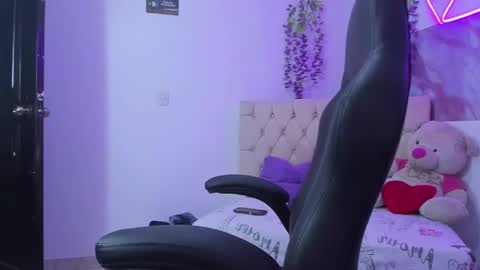 Snapshot of sofi_and_santy chatting on April 18, 2:59 am SOFI AND SANTY online show from April 18, 2:59 am