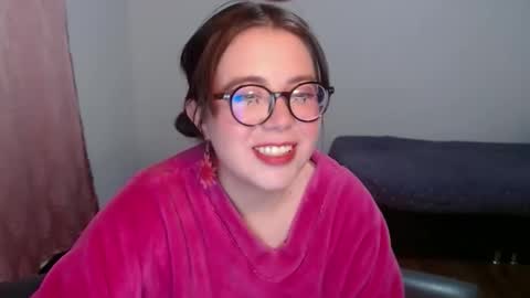 Sofi Lynch online show from December 5, 6:22 am