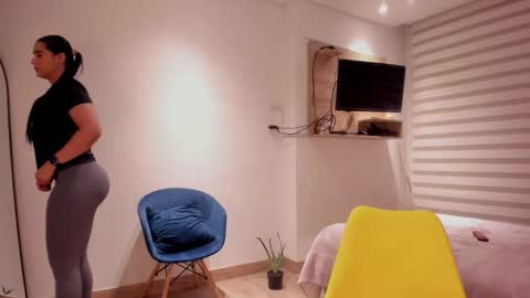 Sofi Saenzz  online show from November 12, 2:45 am