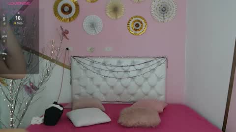 sofi_san online show from February 3, 2:11 pm