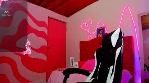 Snapshot of sofi_sweetcam21 chatting on February 10, 10:42 am LAURA SOFIA online show from February 10, 10:42 am