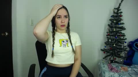 Snapshot of sofi_sweetcam21 chatting on December 17, 8:42 am LAURA SOFIA online show from December 17, 8:42 am