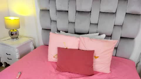 Snapshot of sofia__thompson chatting on June 27, 11:48 am sofi online show from June 27, 11:48 am