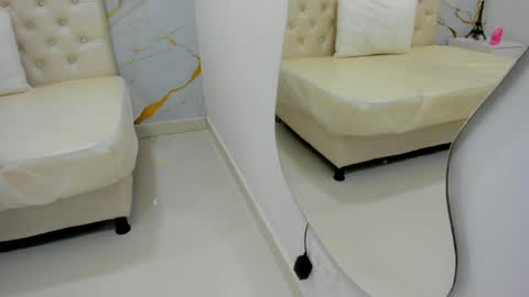 Snapshot of sofia_echeverri chatting on April 21, 11:27 am sofia_echeverri online show from April 21, 11:27 am