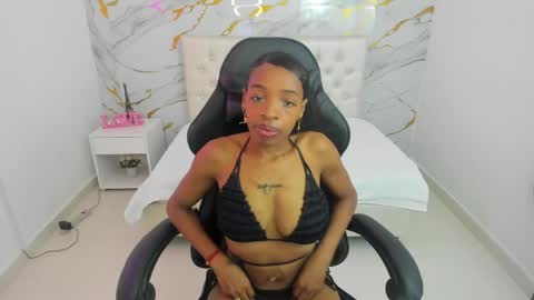 Snapshot of sofia_echeverri chatting on May 4, 12:23 pm sofia_echeverri online show from May 4, 12:23 pm