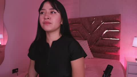 sofia gomes online show from May 11, 12:00 pm
