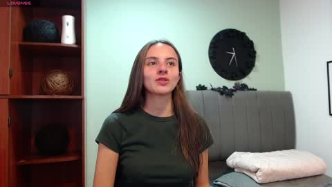 Snapshot of sofia_her chatting on December 6, 7:23 pm Sofia online show from December 6, 7:23 pm
