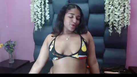 Snapshot of sofia_hernandeez_ chatting on February 4, 5:53 am Sofi online show from February 4, 5:53 am