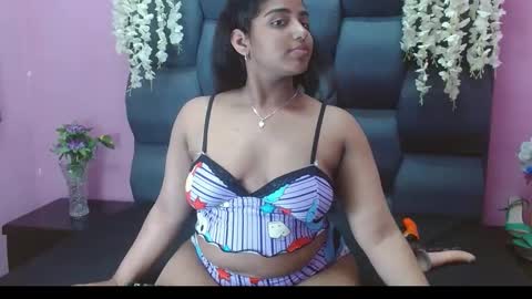 Snapshot of sofia_hernandeez_ chatting on February 5, 8:43 am Sofi online show from February 5, 8:43 am