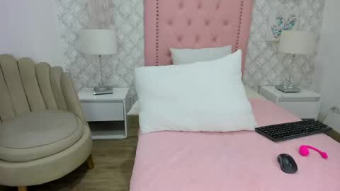 sofia_martinez9 online show from May 5, 7:55 pm