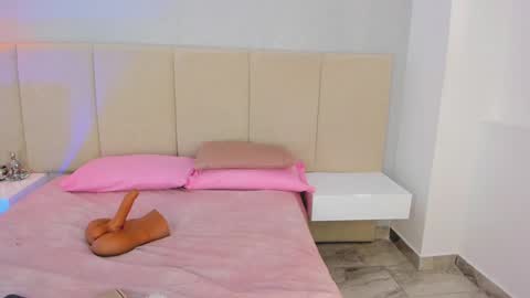 SOFIA PAMELA online show from December 6, 7:23 pm