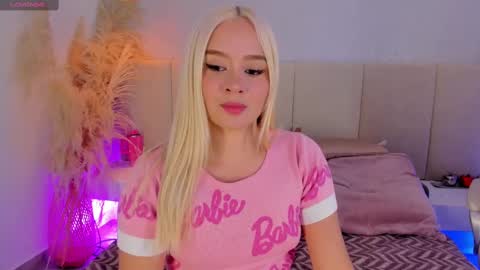 SOFIA PAMELA online show from September 12, 7:25 pm