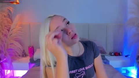 SOFIA PAMELA online show from September 19, 7:25 pm