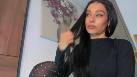 laura online show from December 22, 3:22 am