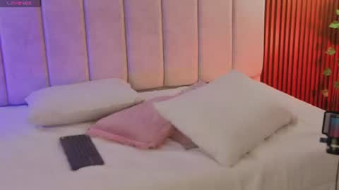 Snapshot of sofiaa_cortes chatting on July 28, 12:48 pm Sofi online show from July 28, 12:48 pm