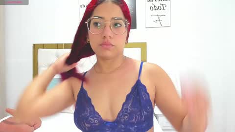 Snapshot of sofiabosch chatting on December 4, 3:48 am Sara online show from December 4, 3:48 am