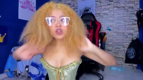 sofiacastillo01 online show from February 15, 5:39 pm