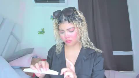 sofiacastillo01 online show from April 28, 9:31 pm