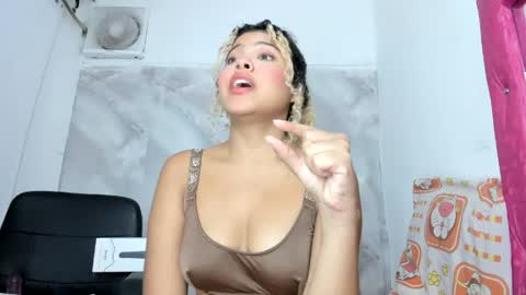 sofiacastillo01 online show from May 15, 2:13 pm
