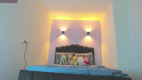 Snapshot of sofiaclaus_19 chatting on October 17, 8:28 am Sofia online show from October 17, 8:28 am