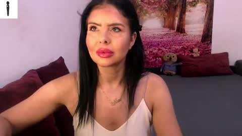 Snapshot of sofialiub chatting on December 4, 12:03 pm sofialiub online show from December 4, 12:03 pm