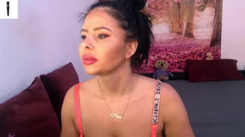 Snapshot of sofialiub chatting on December 17, 11:49 am sofialiub online show from December 17, 11:49 am