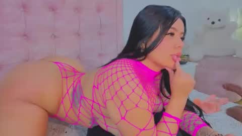 sofianixonn online show from June 18, 1:48 pm