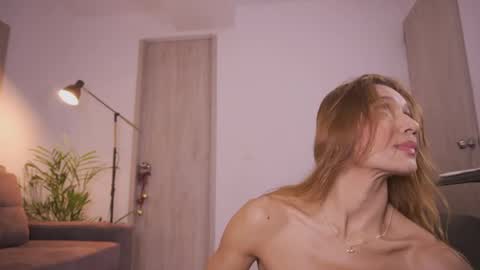 Snapshot of sofiarios04 chatting on April 14, 12:16 am Sofia online show from April 14, 12:16 am