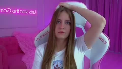 Snapshot of sofiasarvain chatting on July 6, 3:03 pm Sofia online show from July 6, 3:03 pm