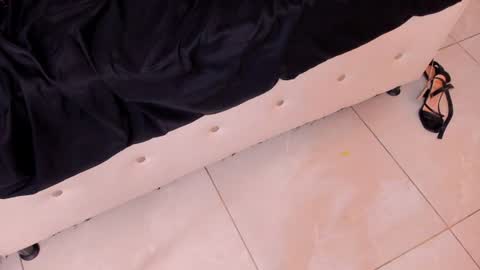 sofiathoompson online show from June 11, 2:53 am