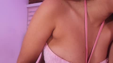 Sofia Velez  online show from May 7, 11:59 am