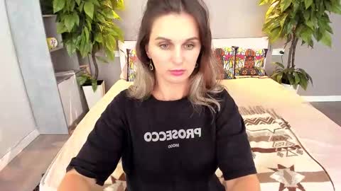 Snapshot of soficroft chatting on September 9, 8:08 pm Sofi online show from September 9, 8:08 pm