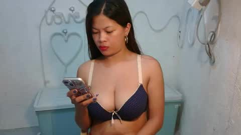 sofie_loorexx online show from May 8, 12:21 pm