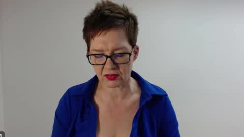 Snapshot of sofie_velvet chatting on February 12, 3:18 pm Sofie Velvet online show from February 12, 3:18 pm