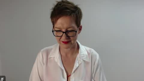 Snapshot of sofie_velvet chatting on April 1, 2:58 pm Sofie Velvet online show from April 1, 2:58 pm