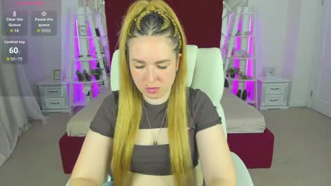 Snapshot of sofii_darling chatting on April 10, 4:44 pm sofii_darling online show from April 10, 4:44 pm