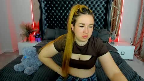 Snapshot of sofii_darling chatting on April 18, 5:00 am sofii_darling online show from April 18, 5:00 am