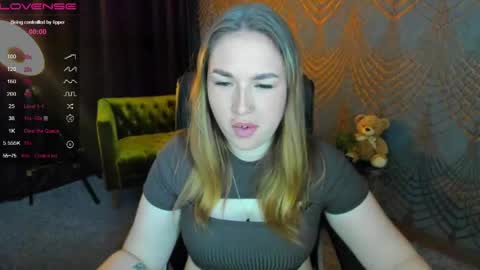 Snapshot of sofii_darling chatting on April 27, 5:00 pm sofii_darling online show from April 27, 5:00 pm