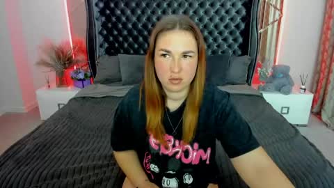 Snapshot of sofii_darling chatting on May 1, 4:55 pm sofii_darling online show from May 1, 4:55 pm