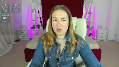 Snapshot of sofii_darling chatting on June 1, 4:41 pm sofii_darling online show from June 1, 4:41 pm