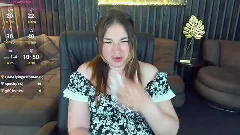 Snapshot of sofii_darling chatting on June 8, 1:39 am sofii_darling online show from June 8, 1:39 am