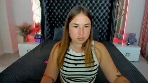 Snapshot of sofii_darling chatting on July 22, 4:43 pm sofii_darling online show from July 22, 4:43 pm