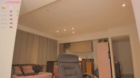 Snapshot of sofiia_pink chatting on February 14, 3:36 am online show from February 14, 3:36 am