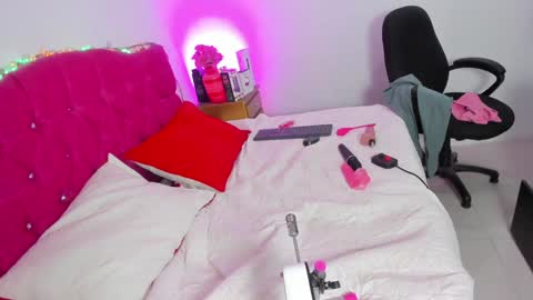 Snapshot of sofijonesx_ chatting on December 12, 10:31 pm Sofia online show from December 12, 10:31 pm