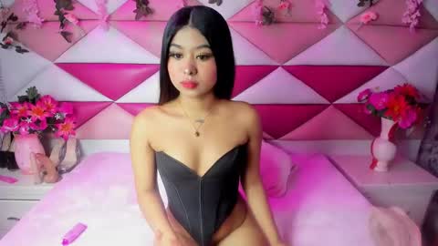 Snapshot of sofirose_111 chatting on June 4, 1:50 pm Sofi online show from June 4, 1:50 pm