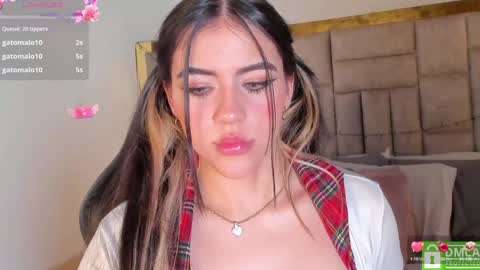 Snapshot of sofiscott_ chatting on December 8, 2:49 am Sofia online show from December 8, 2:49 am